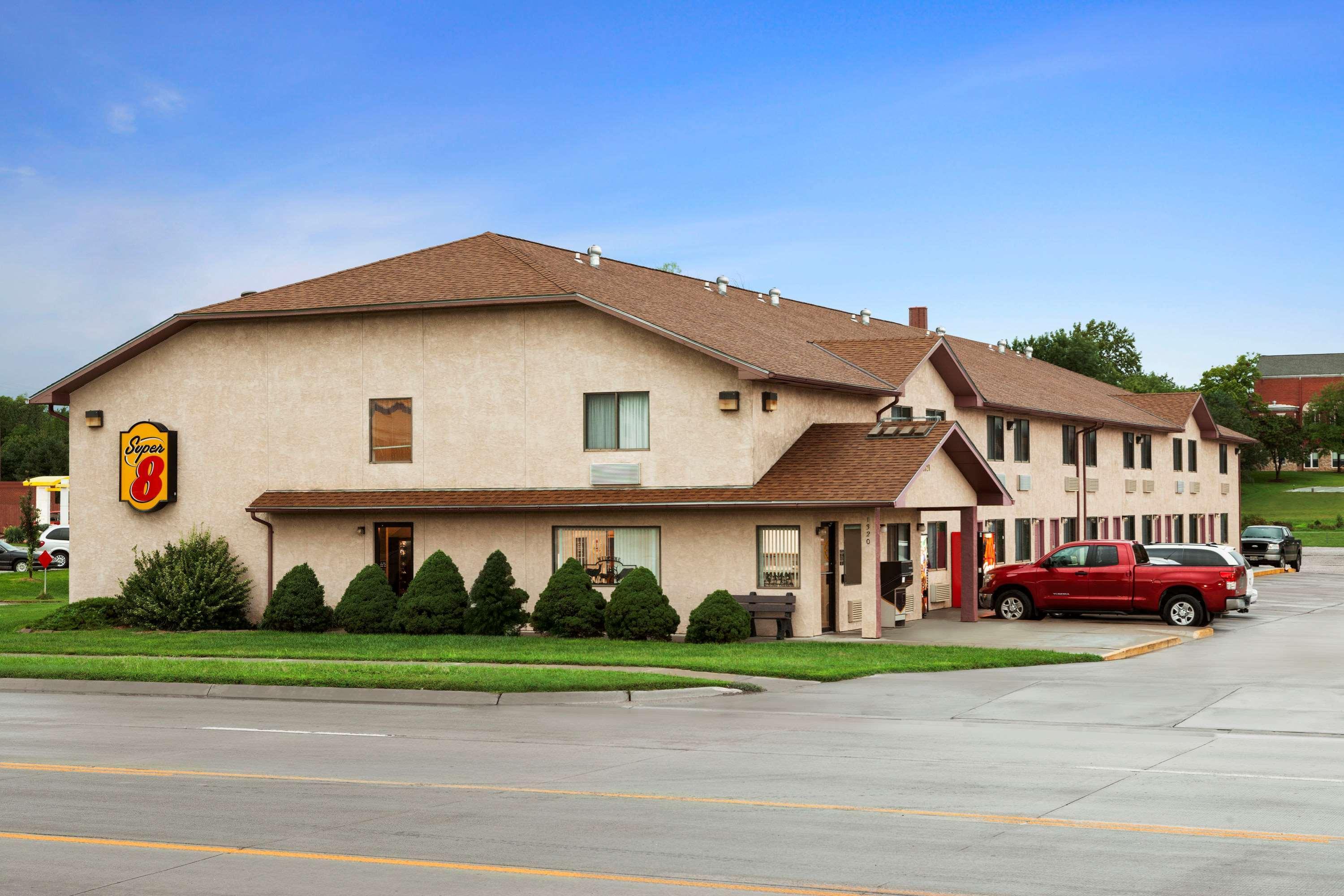 Super 8 By Wyndham Concordia Hotel Exterior foto