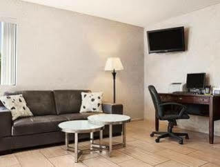 Super 8 By Wyndham Concordia Hotel Exterior foto